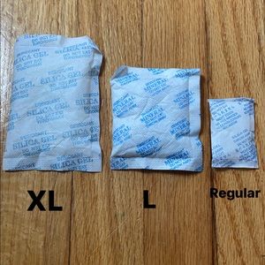 Lot of 13 silica gel packets (various sizes)